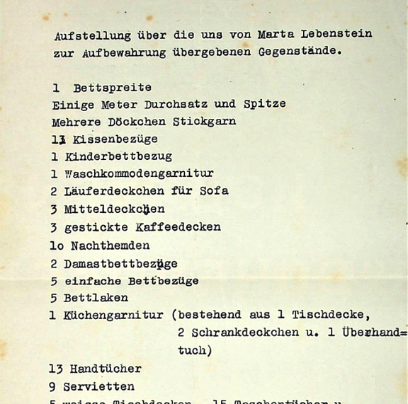Aufstellung Gegenstände von Marta Lebenstein