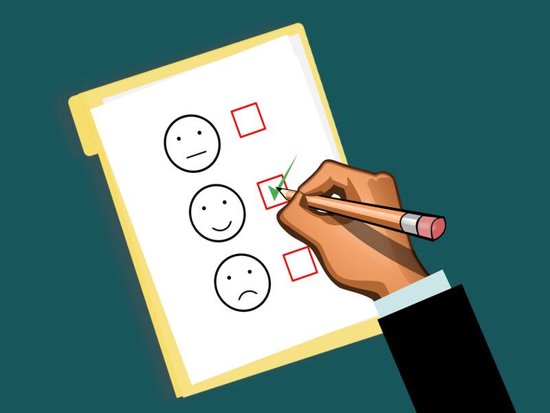 Emoji LIste zum Ankreuzen mit Optionen Gesicht lachend, unzufrieden oder neutral